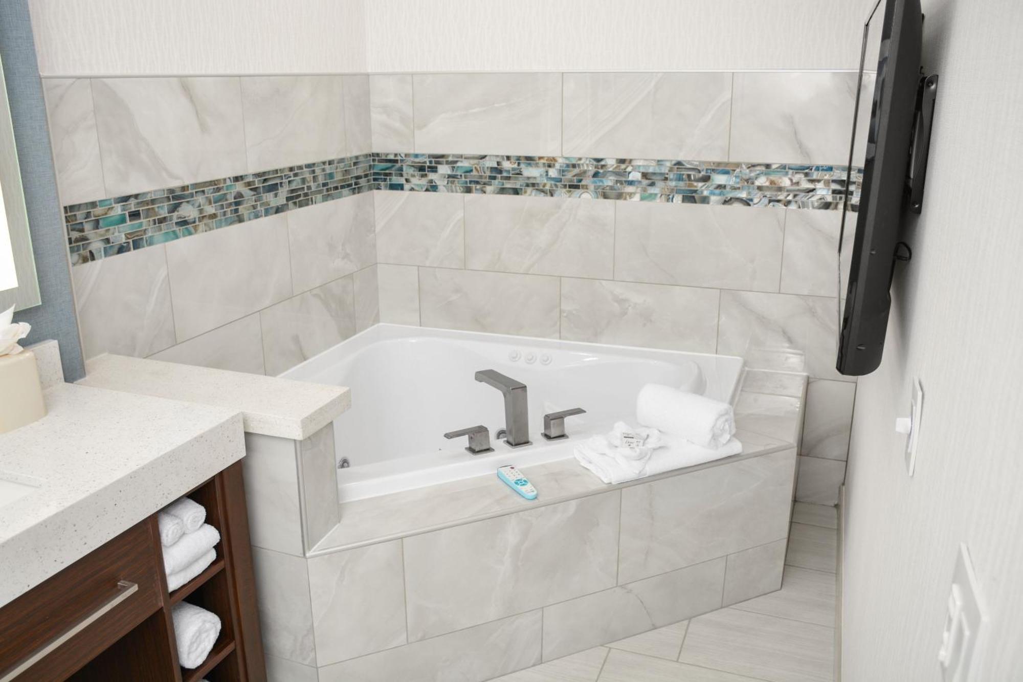 One-Bedroom King Suite with Sofa Bed and Whirlpool